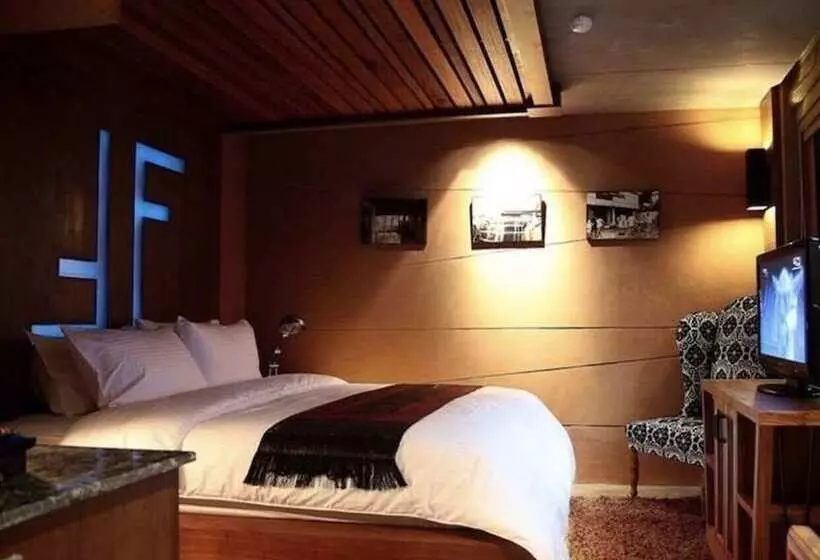 Fotos del hotel The Fusion Suites:  13