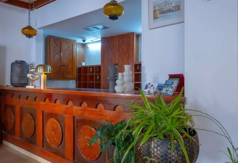 Fotos del hotel British  Girne:  2