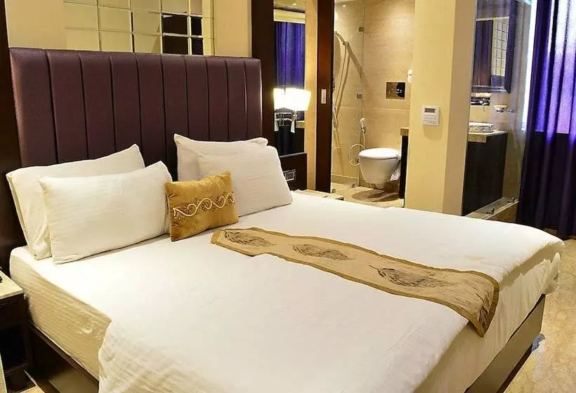 Fotos del hotel Emperor Palms At Karol Bagh:  16