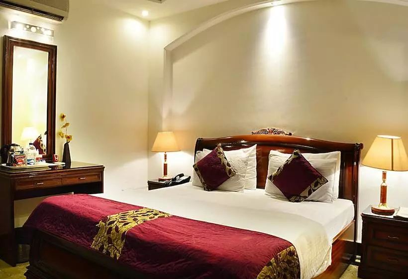 Fotos del hotel Emperor Palms At Karol Bagh:  17