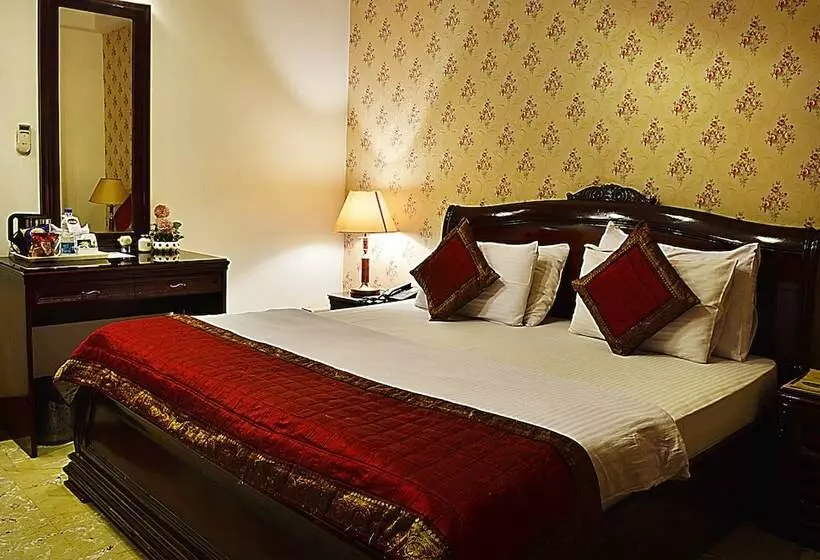 Fotos del hotel Emperor Palms At Karol Bagh:  19