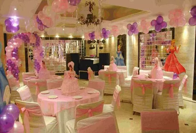 Fotos del hotel Emperor Palms At Karol Bagh:  12