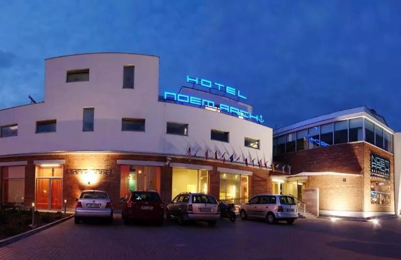 Restaurant & Design Hotel Noem Arch