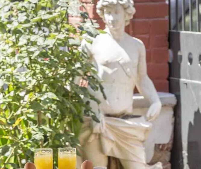 Fotos del hotel Nafsimedon Hotel:  3