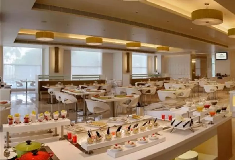 Fotos del hotel The Raintree, Anna Salai:  16