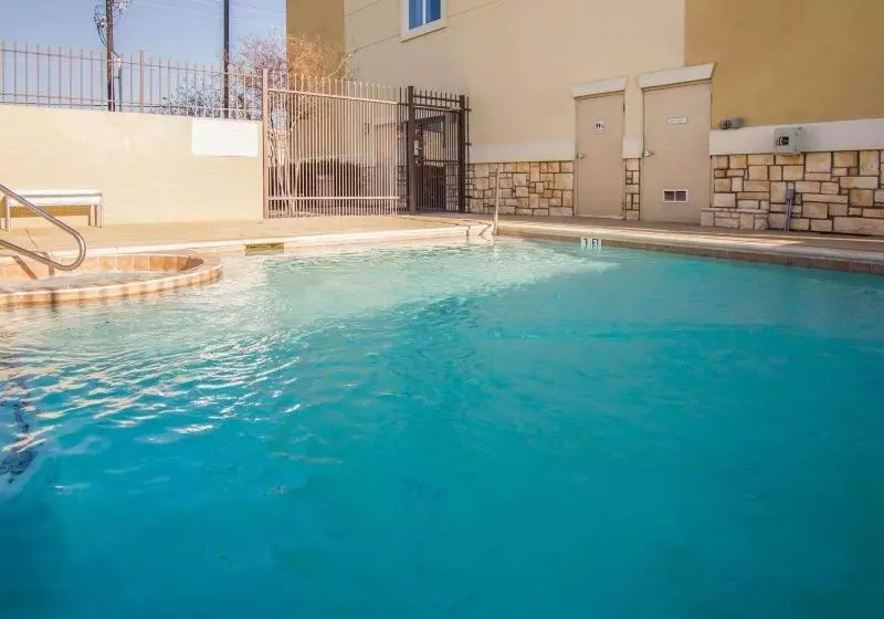 Fotos del hotel Comfort Suites West Dallascockrell Hill:  2