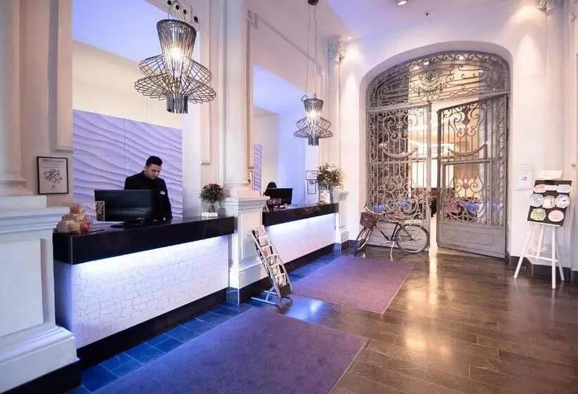 Fotos del hotel Petit Palace Savoy Alfonso Xii:  22