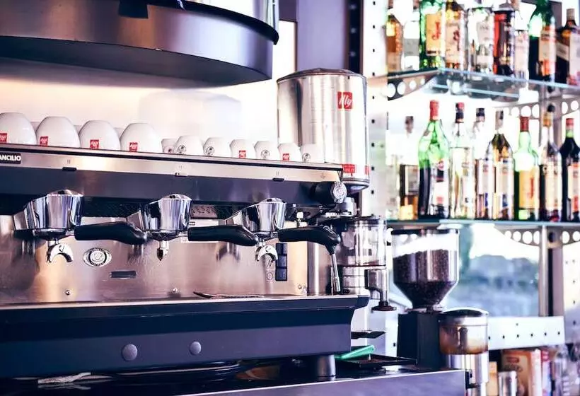 Fotos del hotel Airport Tirana:  7