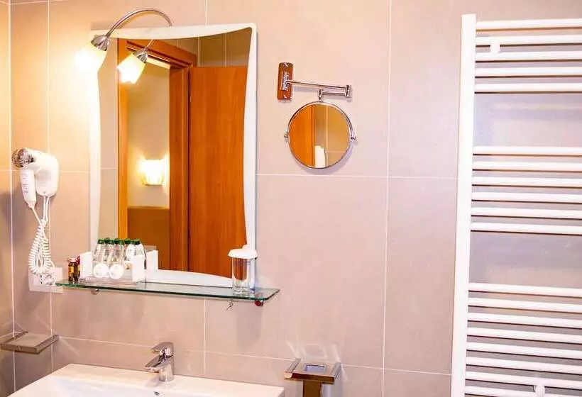 Fotos del hotel Airport Tirana:  16