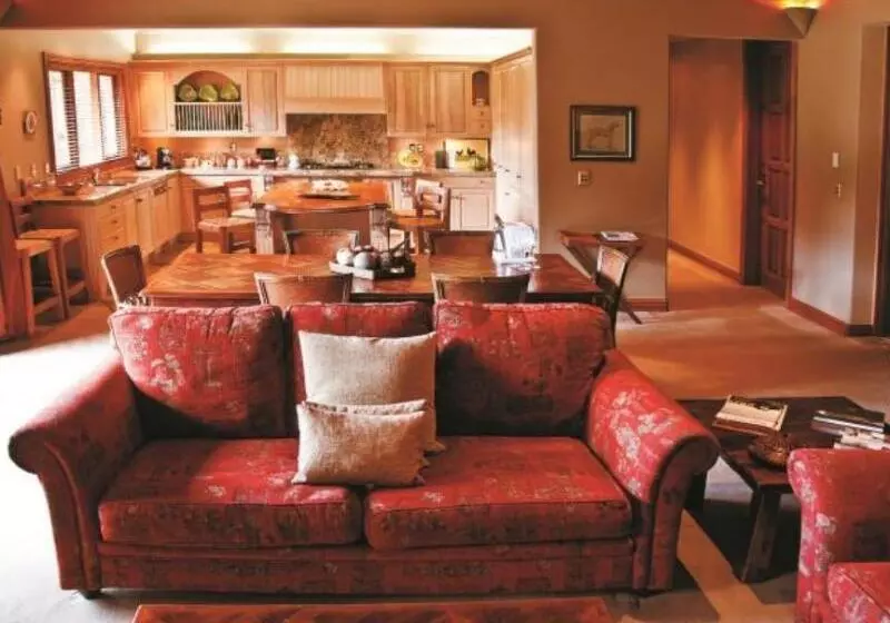 Fotos del hotel Treetops Lodge & Estate:  3