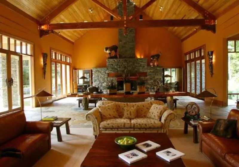 Treetops Lodge & Estate