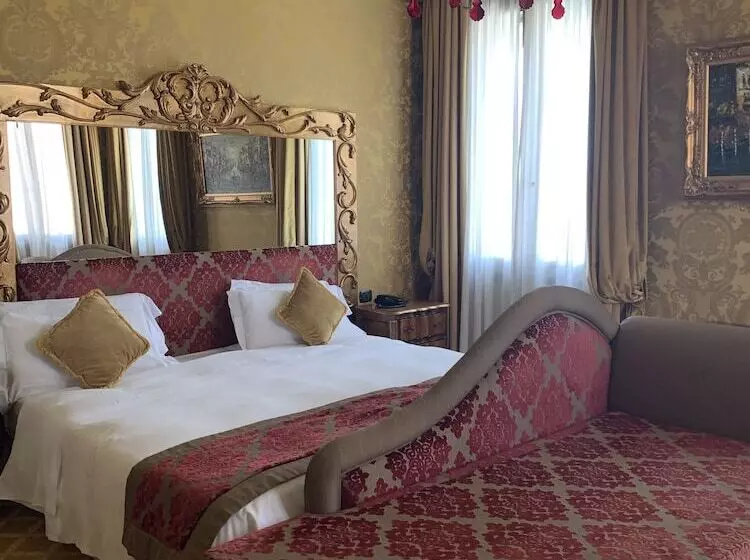 Fotos del hotel Pesaro Palace:  4
