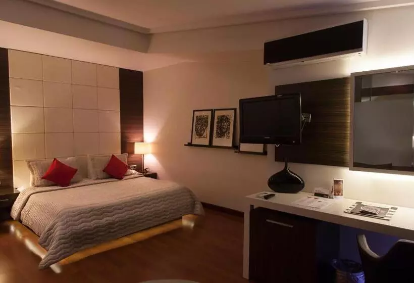 Samm Bistro Spa  Boutique Class