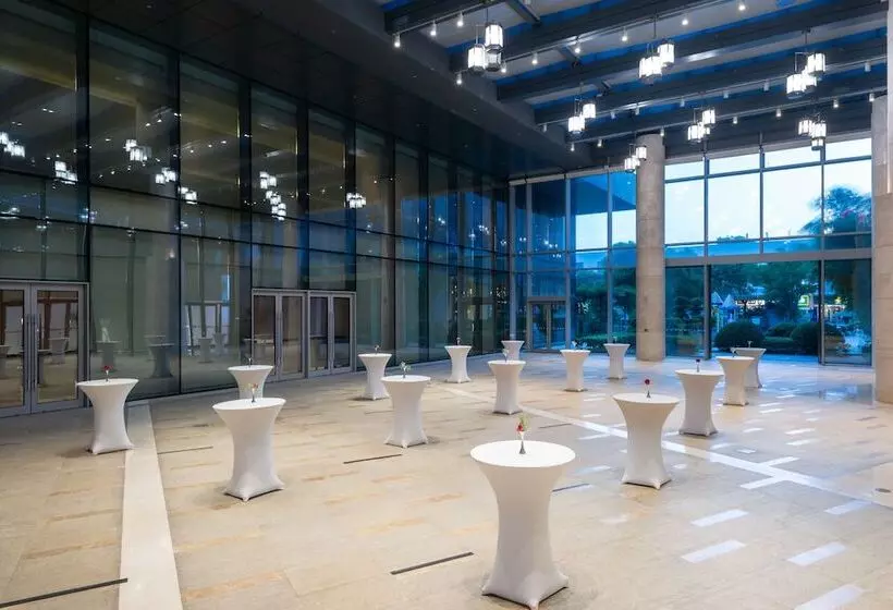 Fotos del hotel Holiday Inn Shanghai Pudong Kangqiao, An Ihg:  4