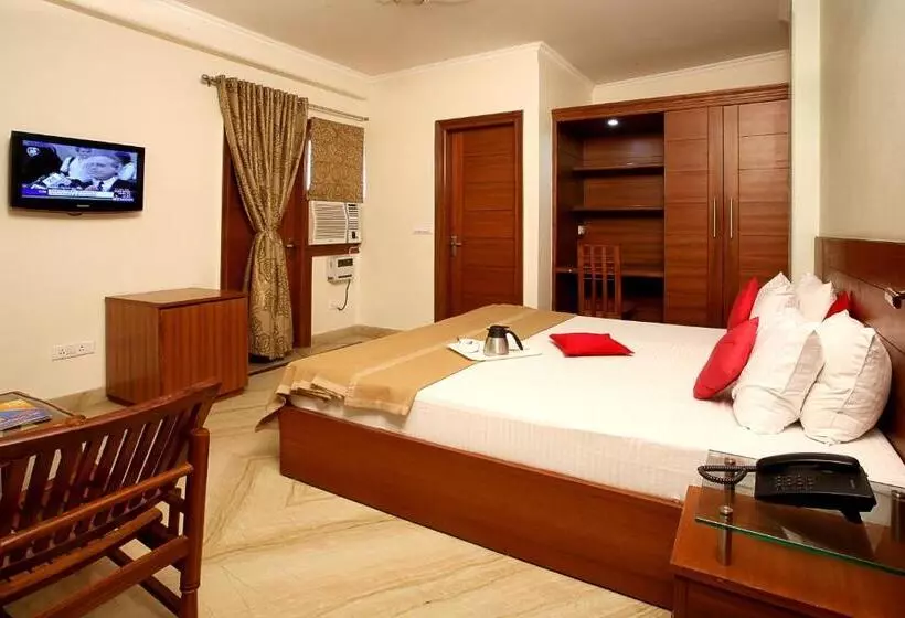 Fotos del hotel Indira International Inn:  6