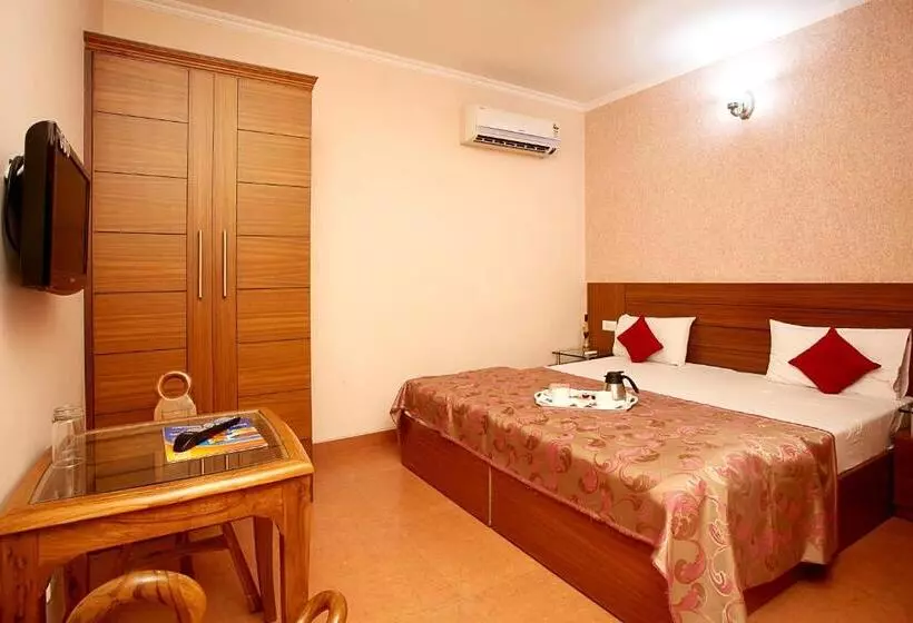 Fotos del hotel Indira International Inn:  2