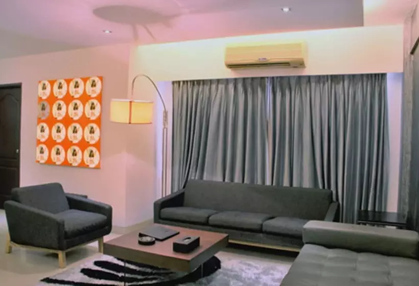 Fotos del hotel Landmark Suites:  8