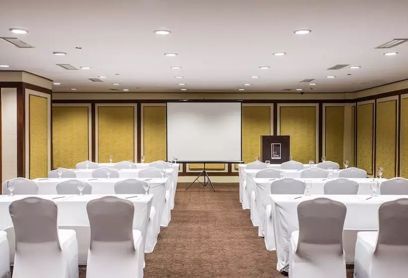 Fotos del hotel The B:  15