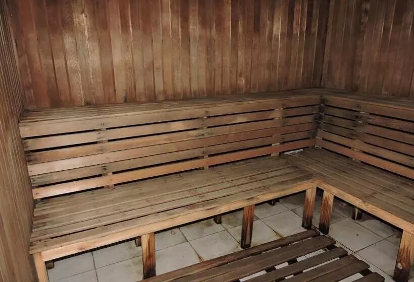 Fotos del hotel Aristocrat Apartments:  3