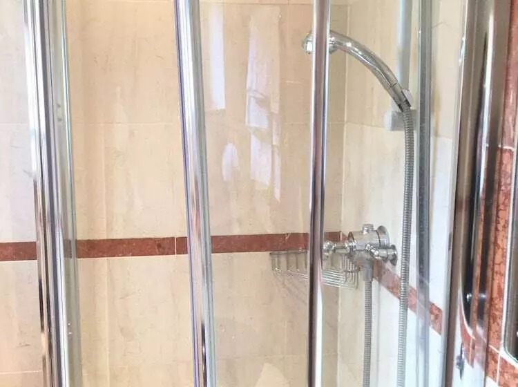 Fotos del hotel The New London Carlton Hotel & Service Apartments:  25