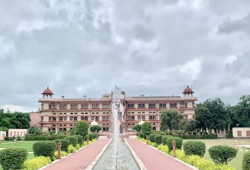 Fotos del hotel Umaid Lake Palace  An Organic Retreat:  5