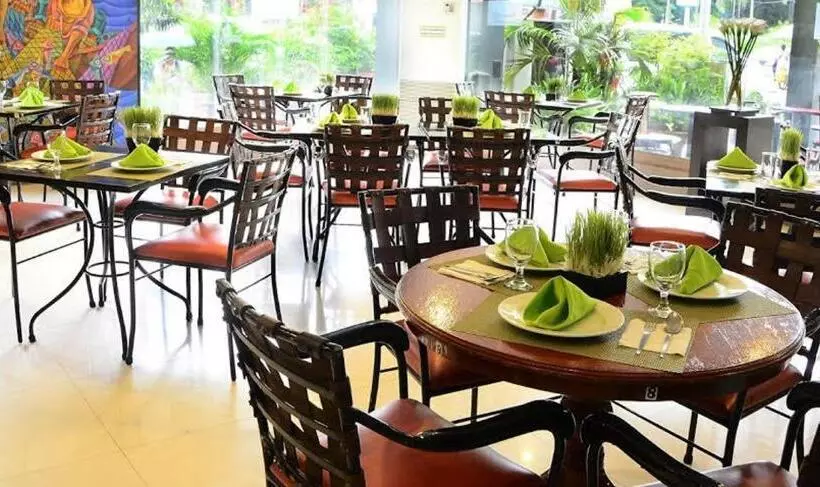 Fotos del hotel The Corporate Inn Hotel:  4