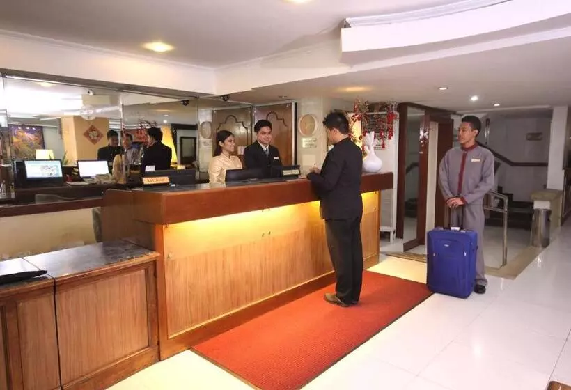 Fotos del hotel The Corporate Inn Hotel:  3