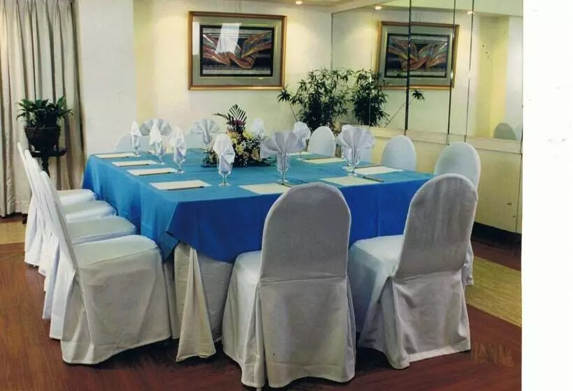 Fotos del hotel The Corporate Inn Hotel:  5