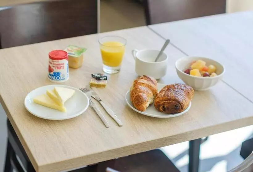 Fotos del hotel Ibis Styles Antibes Juan Les Pins:  11