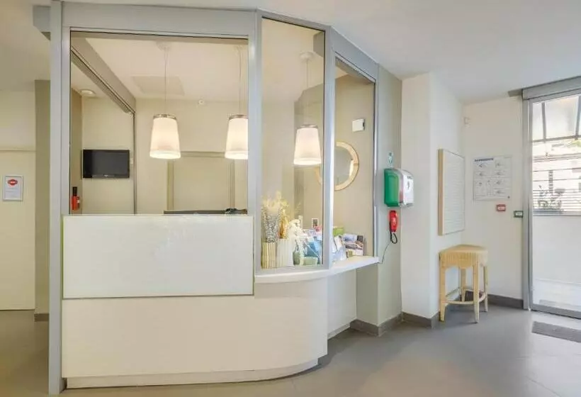 Fotos del hotel Ibis Styles Antibes Juan Les Pins:  12