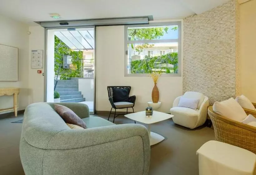Fotos del hotel Ibis Styles Antibes Juan Les Pins:  19