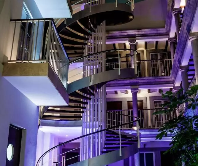 The Jonathon Boutique