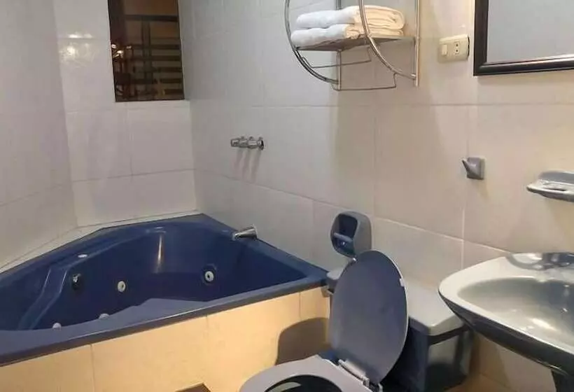 Fotos del hotel L Baron Jockey Plaza Mall:  14