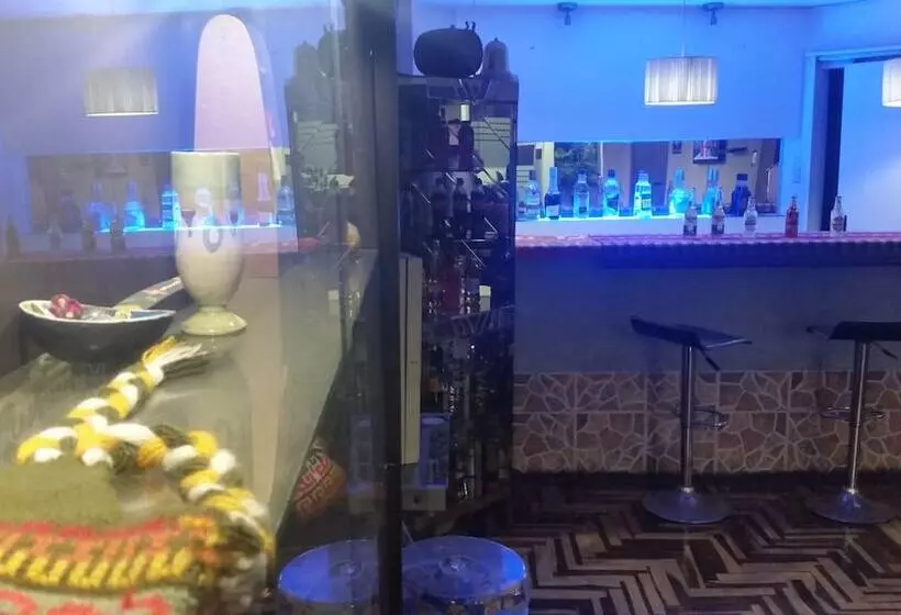 Fotos del hotel L Baron Jockey Plaza Mall:  5