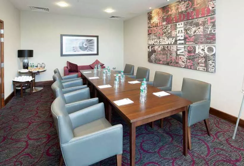 Fotos del hotel Hampton By Hilton Luton Airport:  5