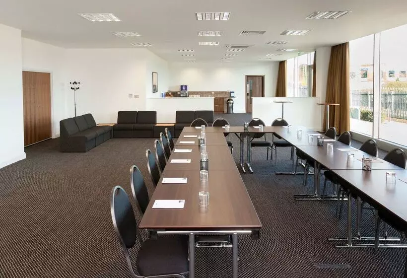 Fotos del hotel Hampton By Hilton Luton Airport:  24