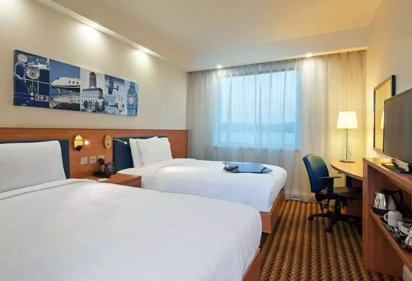 Fotos del hotel Hampton By Hilton Luton Airport:  10