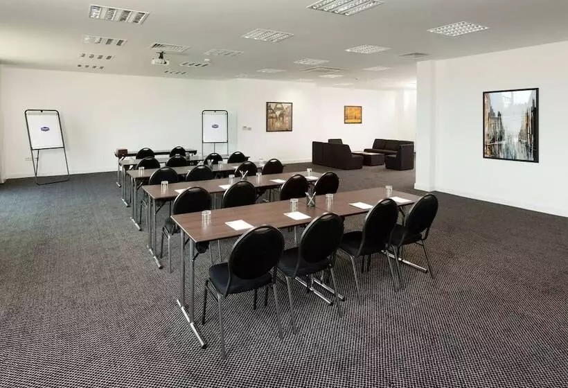 Fotos del hotel Hampton By Hilton Luton Airport:  19