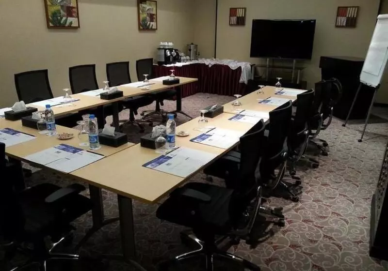 Fotos del hotel Golden Tulip  Al Jubail:  19