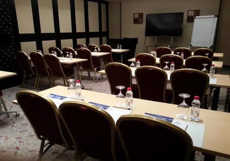 Fotos del hotel Golden Tulip  Al Jubail:  25