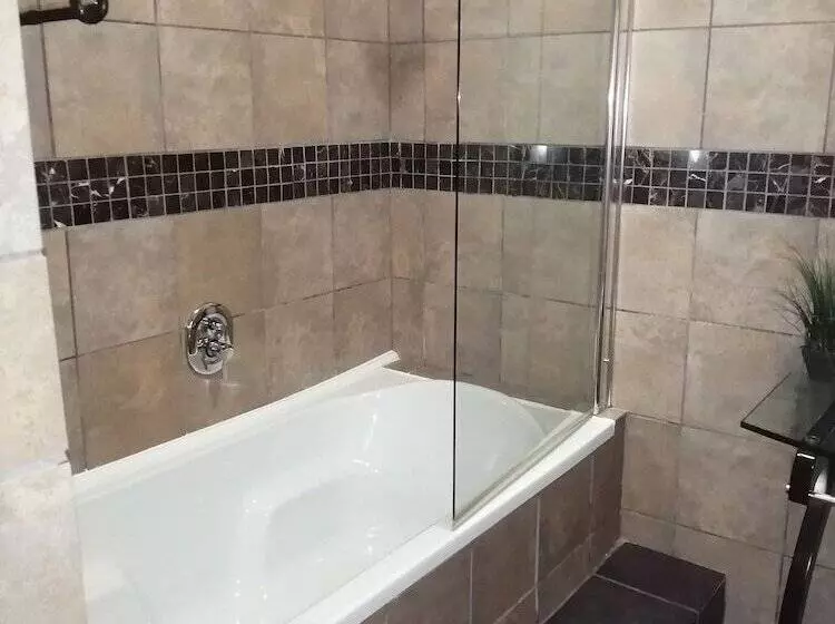 Fotos del hotel 24 Onvrey 3 Star Guest House:  21