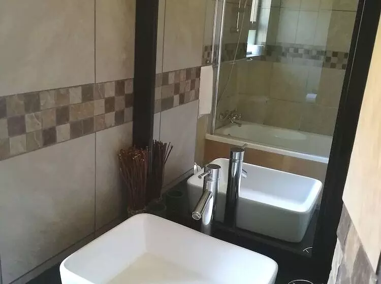 Fotos del hotel 24 Onvrey 3 Star Guest House:  10