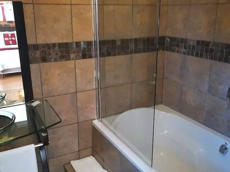 Fotos del hotel 24 Onvrey 3 Star Guest House:  16