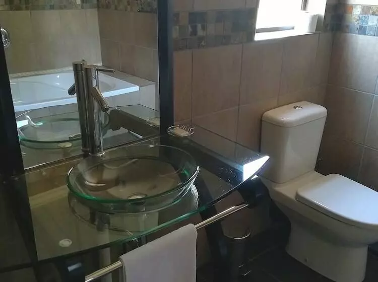 Fotos del hotel 24 Onvrey 3 Star Guest House:  12