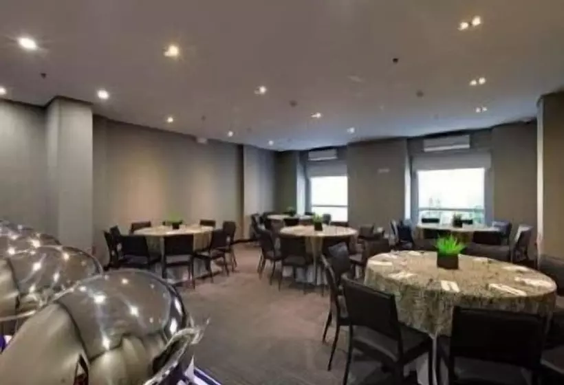 Fotos del hotel Microtel By Wyndham Acropolis:  10