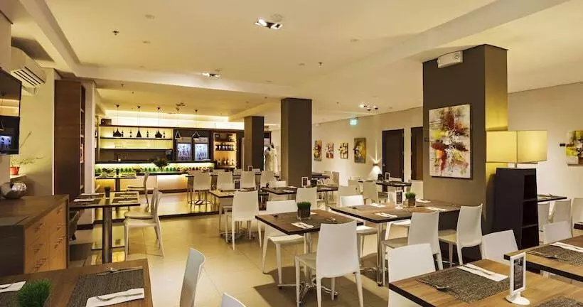 Fotos del hotel Microtel By Wyndham Acropolis:  2