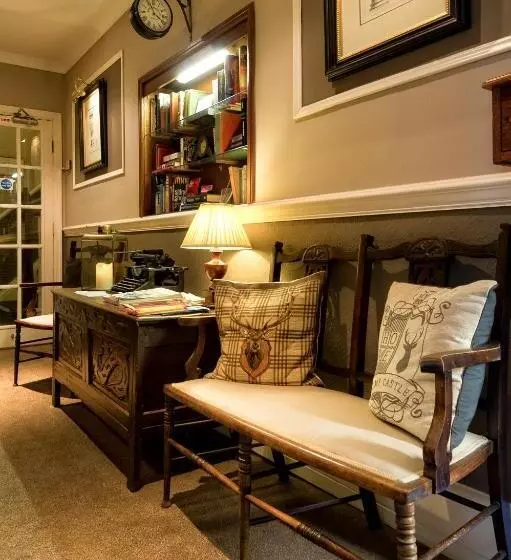 Fotos del hotel Lennox Lea Studios And Apartments:  2