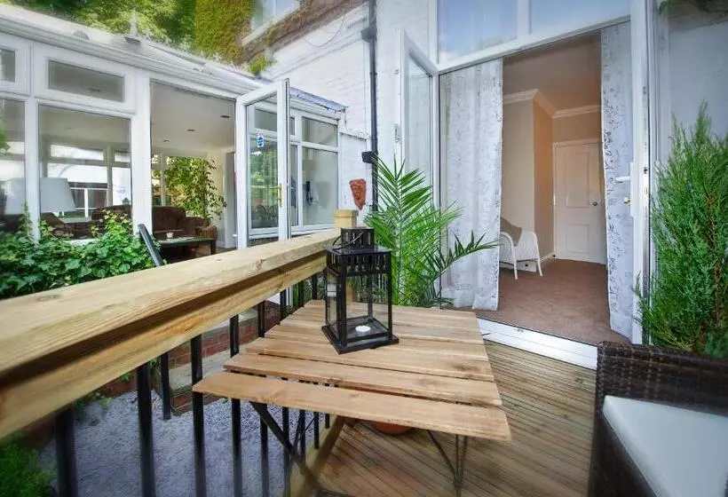 Fotos del hotel Lennox Lea Studios And Apartments:  4