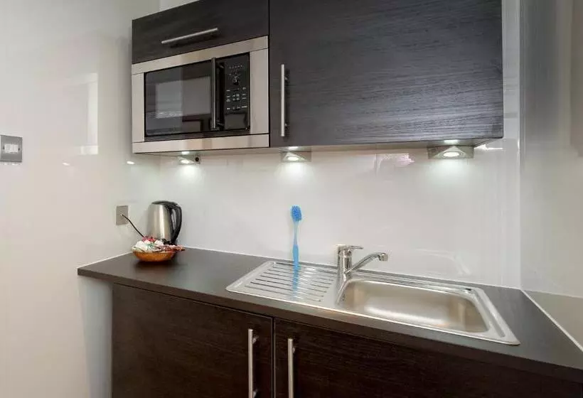 Fotos del hotel Lennox Lea Studios And Apartments:  10