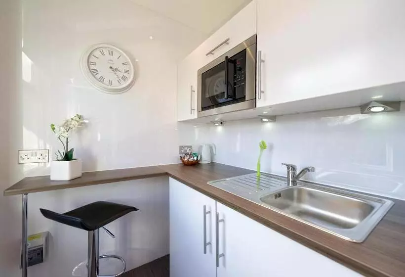 Fotos del hotel Lennox Lea Studios And Apartments:  5